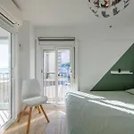 Luminoso Piso De Tres Con Vistas Al Mar Apartment *