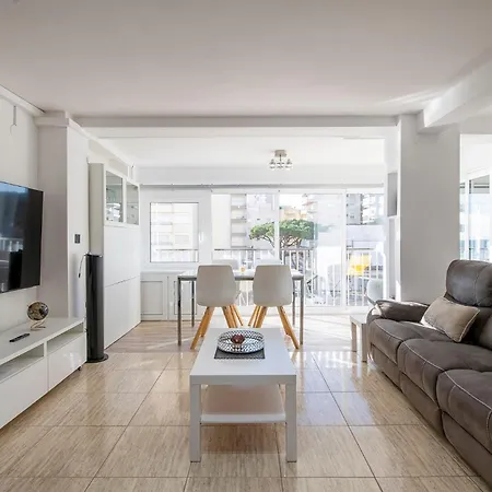 Luminoso Piso De Tres Con Vistas Al Mar *