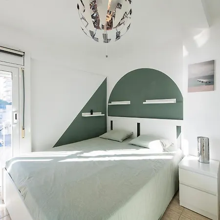 Luminoso Piso De Tres Con Vistas Al Mar