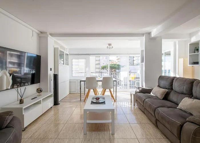 Luminoso Piso De Tres Con Vistas Al Mar *