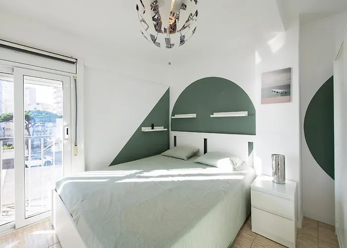 Luminoso Piso De Tres Con Vistas Al Mar