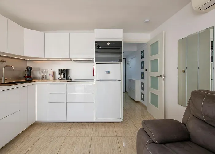 Luminoso Piso De Tres Con Vistas Al Mar